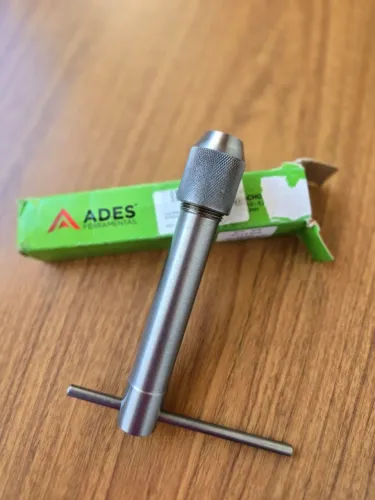 Vira Macho Tipo T Ades Ferramentas para Rosqueamento Manual