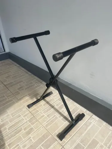 Pedestal para teclado
