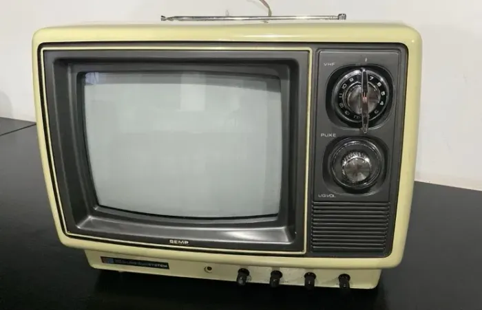 Televisão SEMP IC In line Gun System 10 Polegadas Vintage