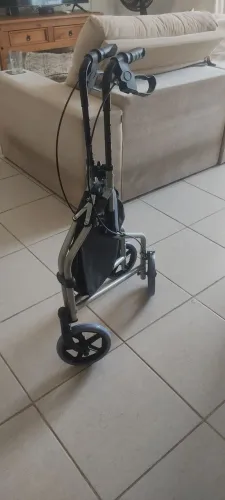 Andador Alumínio 3 Rodas Preto Ajustável Dobrável Supermedy Com Freios