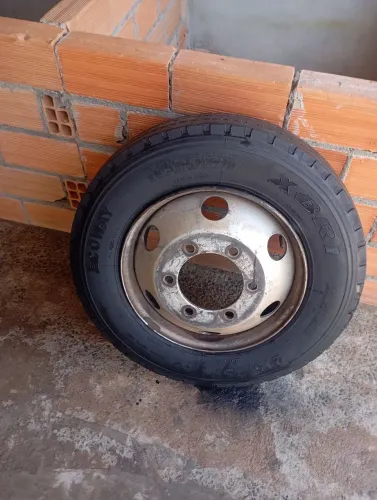 Roda e pneu sem câmara