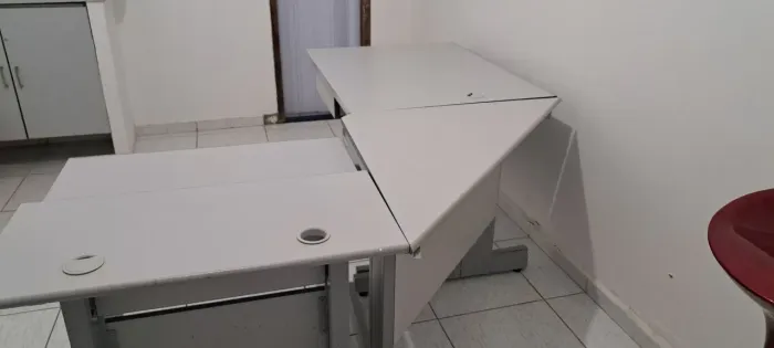 Mesa escritório em L