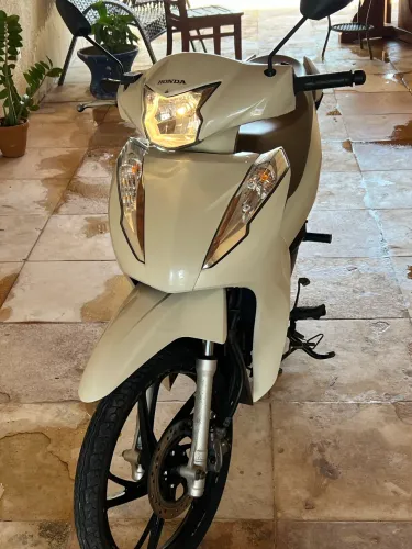 Moto muito nova