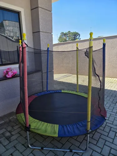 Cama elástica trampolim infantil 1,80m colorida