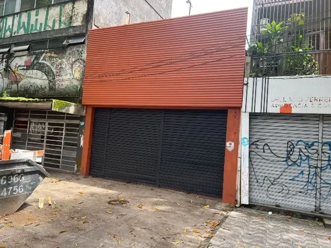 Prédio comercial, 97m² no bairro da Batista Campos