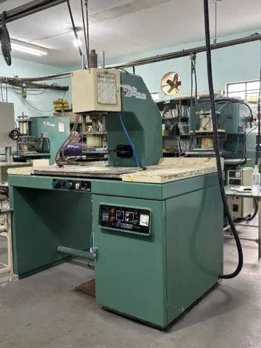 Máquina de Solda Eletrônica para PVC Alfatronic 8kva