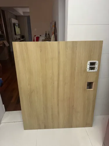 Painel para TV amadeirado 105 x 86 cm