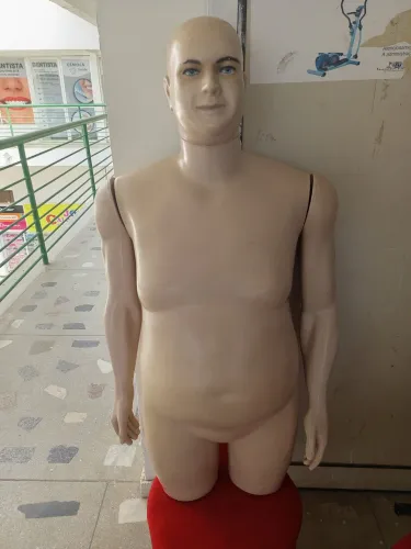 Manequim masculino plus size