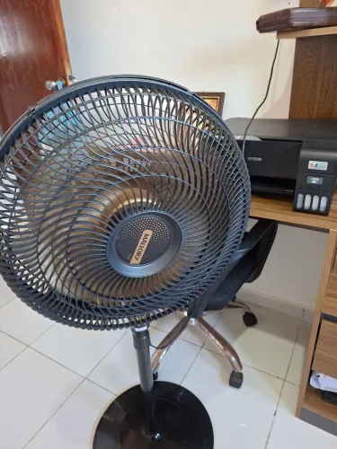 Ventilador Mondial seminovo