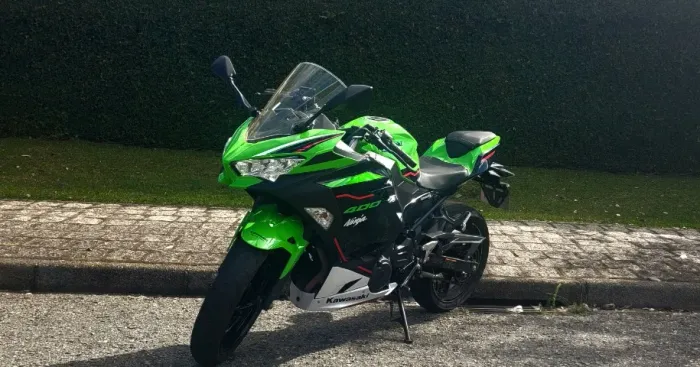 Ninja 400 KRT - Ano 2022