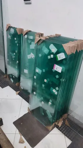 18 Janelas de vidro blindex completas novas 1,80x1,15 todas por R$11.800 e não entrego