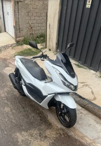 PCX SEMI NOVA SEM DETALHES 