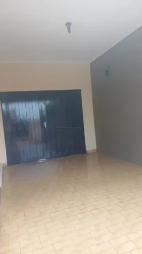 Casa com 3 Quartos | 2 Vagas | Bairro Vila Ideal