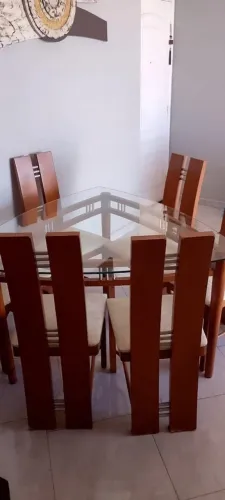 Mesa Triangular 6 Cadeiras, Tampo de Vidro reforçado e temperado.