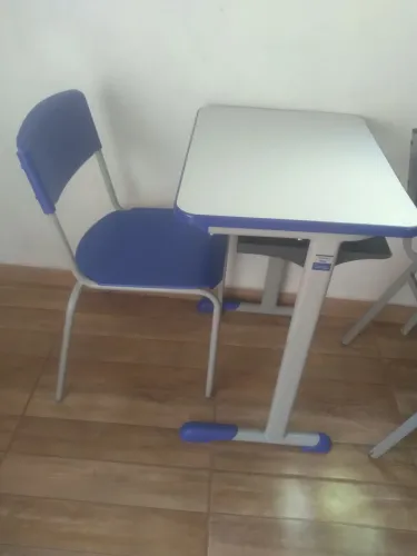 Cadeira e mesa escolar 