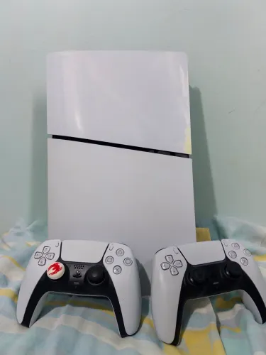 Playstation 5 Slim + 2 Controles