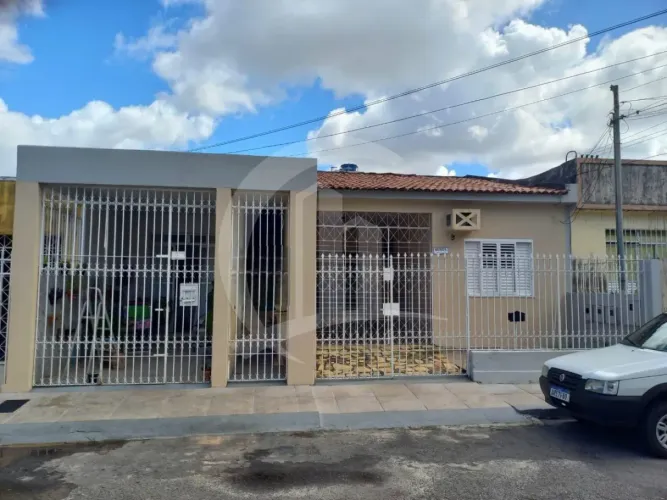 Casa à Venda no Bairro Luzia - Conjunto Médici I