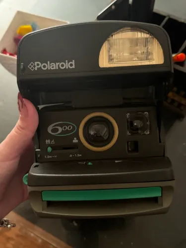 Câmera Polaroid 600 antiga