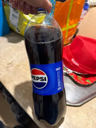 VENDO REFRIGERANTE - PEPSI E FANTA GUARANA