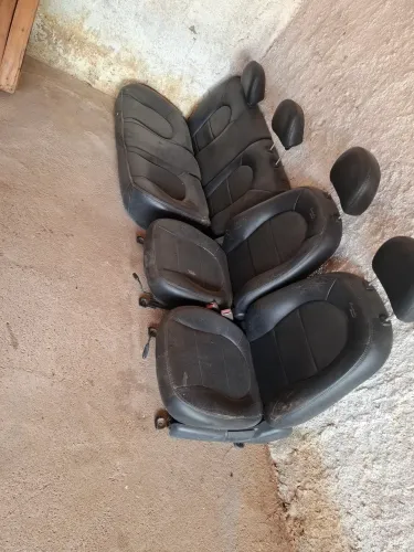 Banco em couro jac j3