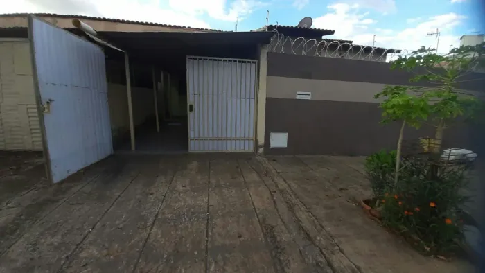Barracão-casa pequena no Crimeia Oeste próximo a 44