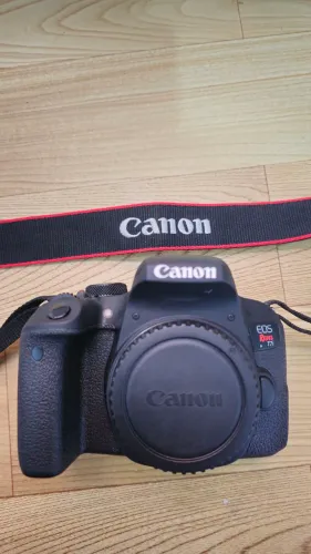 Camera Canon T7i