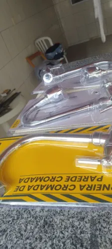 Vendo torneiras de pia função na parede
