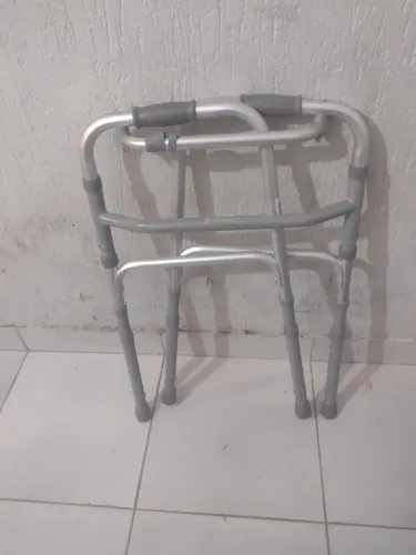 Andador novo nunca foi usado 