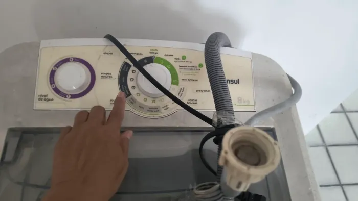 Máquina de lavar vendo panel digital e peças internas por 300,00