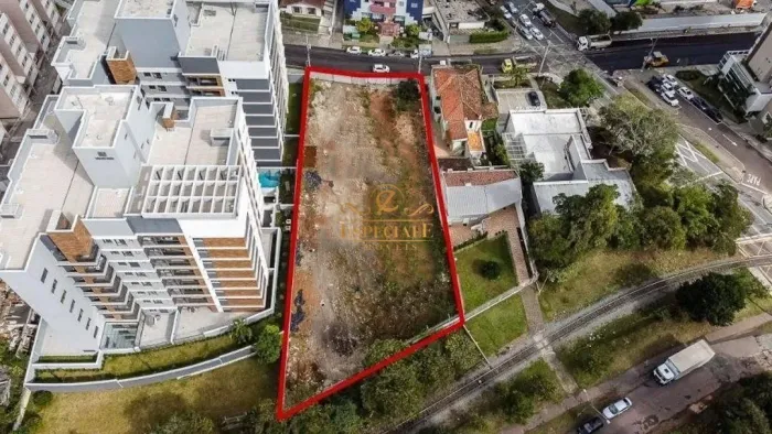 AMPLO TERRENO DE 1.929 M² À VENDA NO CABRAL - EXCELENTE LOCALIZAÇÃO