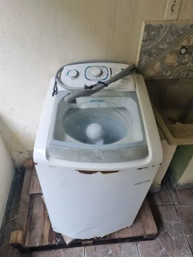 Máquina de lavar roupas Electrolux usada