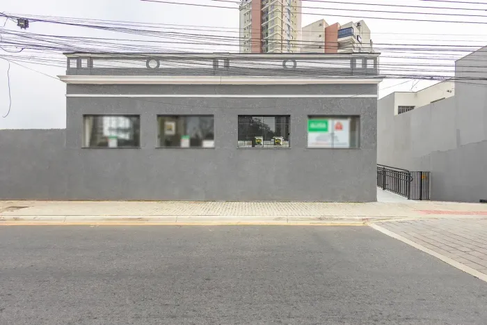 CASA comercial/Loja/TERRENO para aluguel tem 200 metros quadrados no Capão Raso - Curitiba