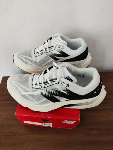 TÊNIS New Balance FuelCell SuperComp Elite v4 'White Black' NOVO - OPORTUNIDADE