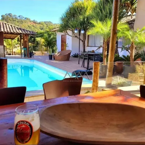 Casa à Venda no Condomínio Solar Das Palmeiras | 1.800 m²- 4 quartos.