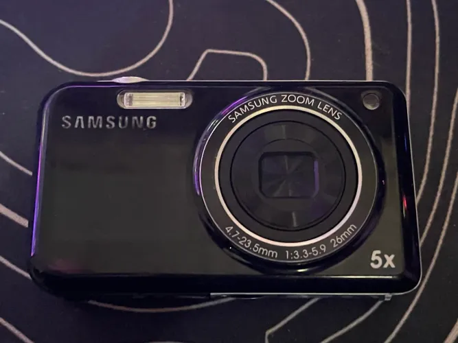 Câmera Samsung preta com função de selfie