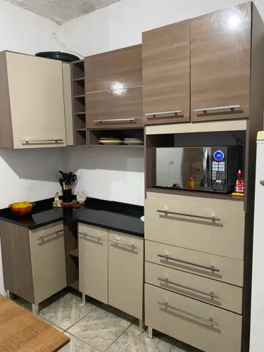 Armário de cozinha de canto.