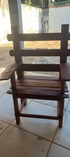 Cadeira em madeira
