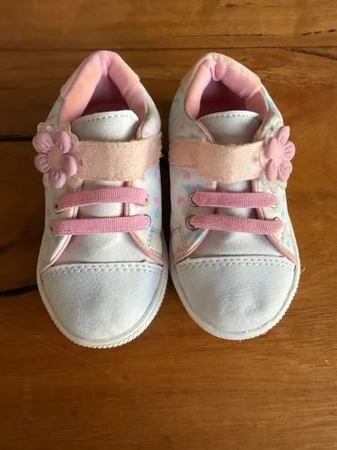 Tênis Infantil Feminino Branco e Rosa com Flor - Lindo!