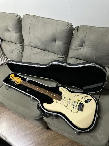 Guitarra Fender Stratocaster HSS USA