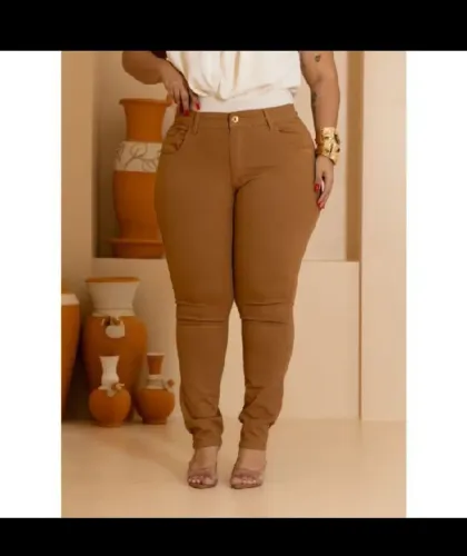Calça jeans feminina plus size número 52 marrom