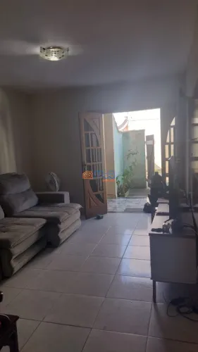 Casa + 3 Apartamentos com Renda de R$3.500/mês. Imóvel versátil para morar e inv