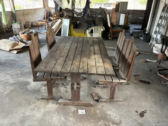 MESA COM CADEIRAS