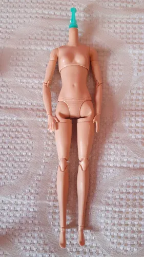 Corpinho barbie made to move