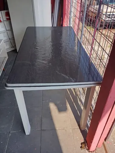 mesa sem cadeiras