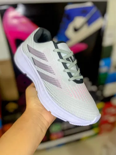 Tênis esportivo adidas a pronta entrega