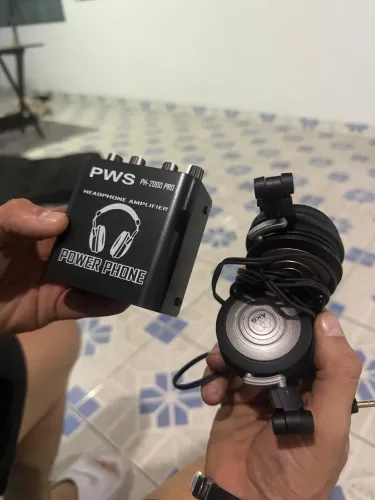 Power fone e fone de ouvido AKG