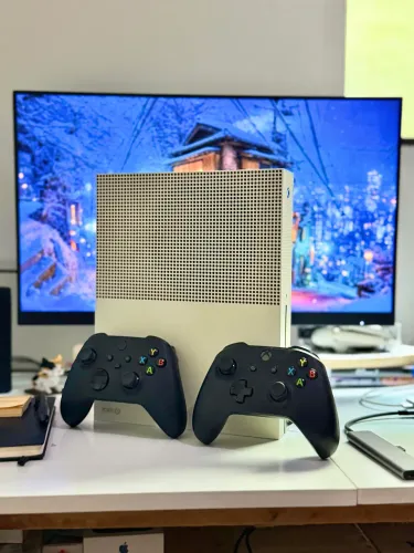 Xbox One S +2 controle +GTA V mídia física 