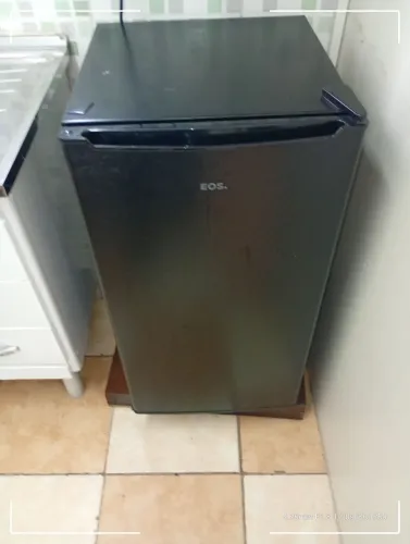 Frigobar preto EOS novinho pouco uso