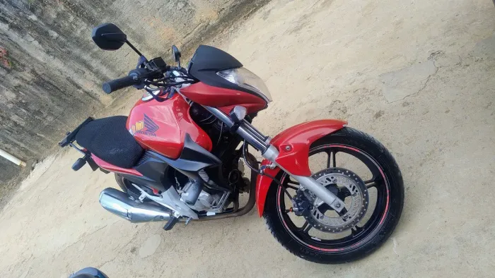 Vendo cb 300 2010