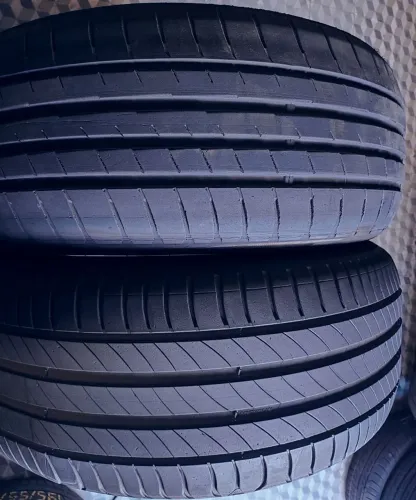 Par de pneus 225/50 aro 17
